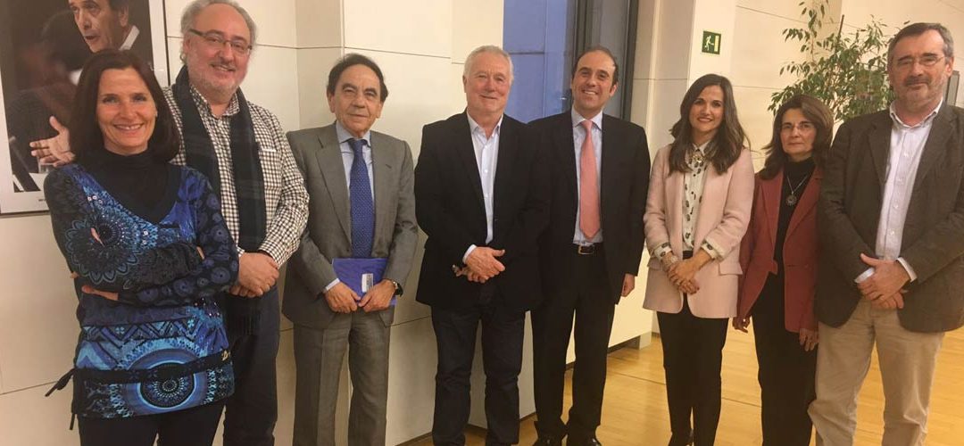 El presidente de ACADE y de la Comisión de Educación de CEOE se reúne con el Grupo Parlamentario del PSOE
