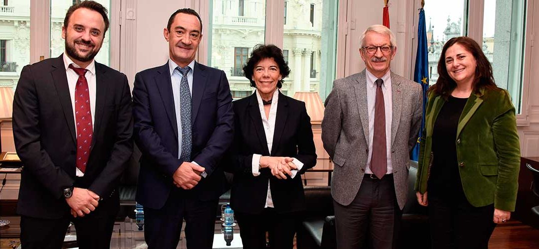 ACADE se reúne con la ministra de Educación y solicita una autonomía diferenciada para los centros privados, el bono escolar y desgravación de los gastos educativos