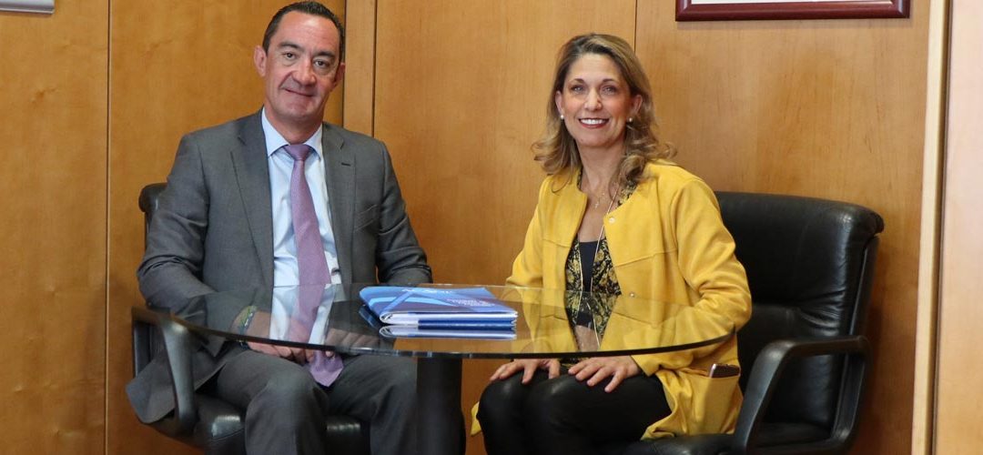 Mª Europa Guzmán, nueva presidenta de Danza, se reúne con Juan Santiago