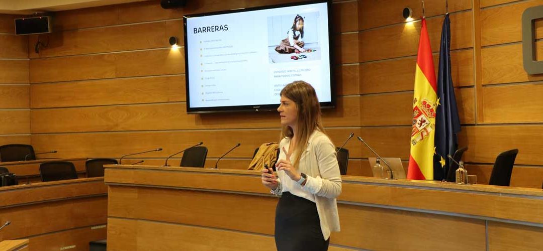 La neuropsicóloga Clara Puchades en la inauguración de la Asamblea General de ACADE: «El 30% de la población está catalogada como neurodivergente»