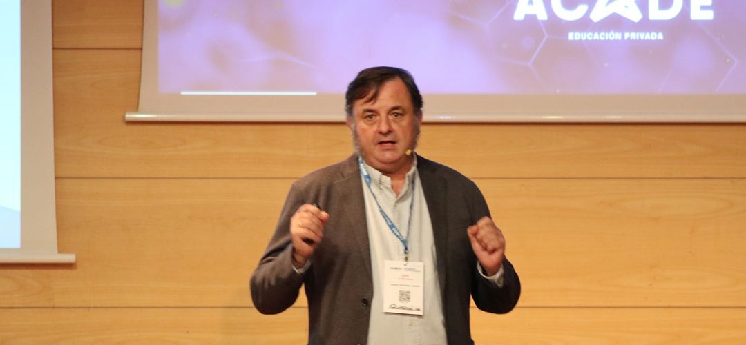 Javier G. Recuenco: «Los alumnos ya no hacen preguntas en clase porque creen que las respuestas están en la IA»